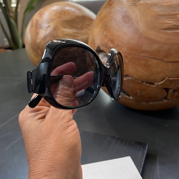 FENDI BIG LENS SUNGLASSES BLACK - Picture 4 of 5